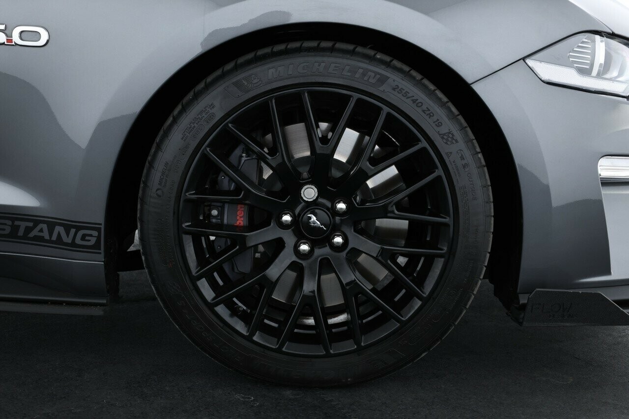 Ford Mustang image 4