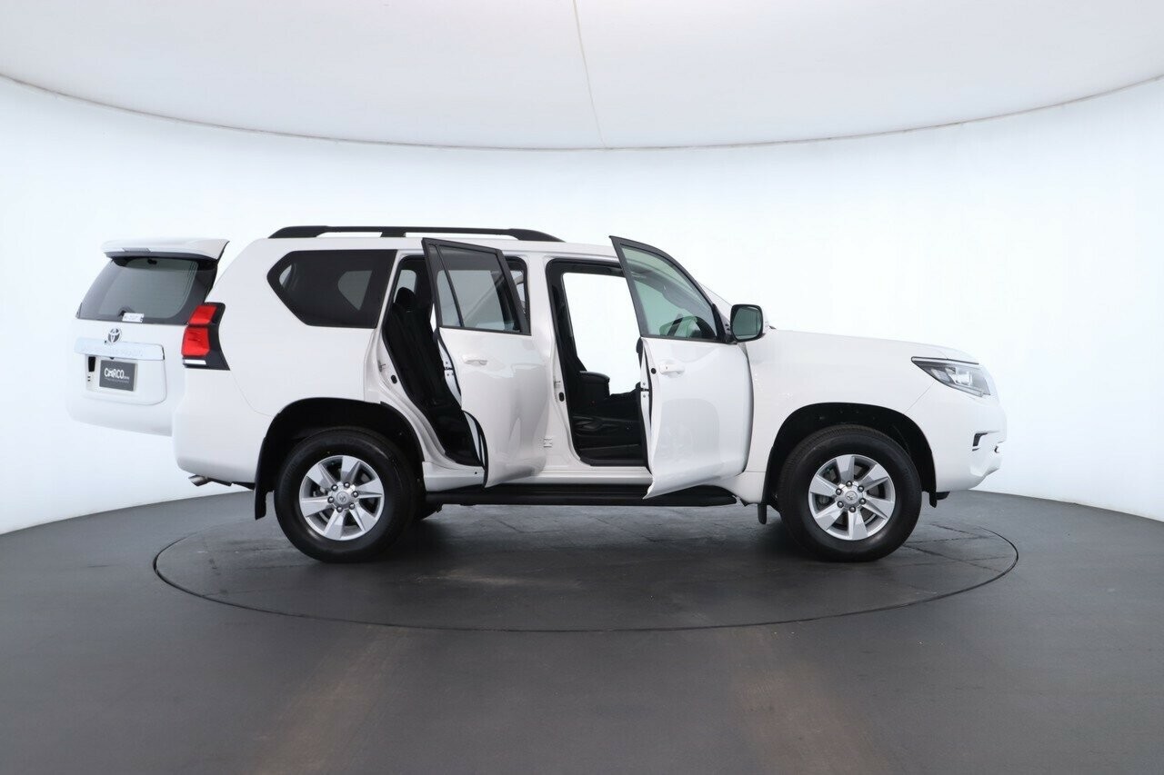 Toyota Landcruiser Prado image 2