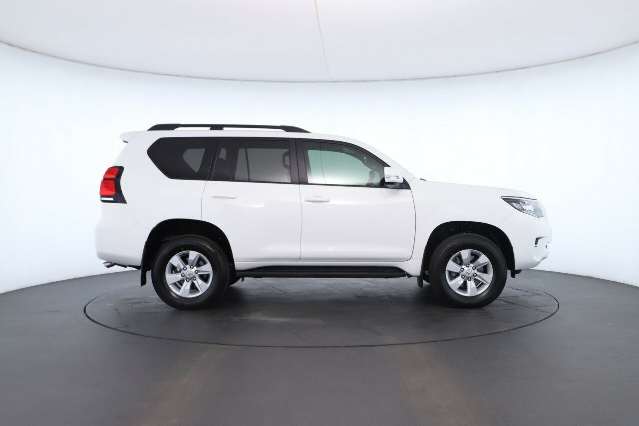 Toyota Landcruiser Prado image 3