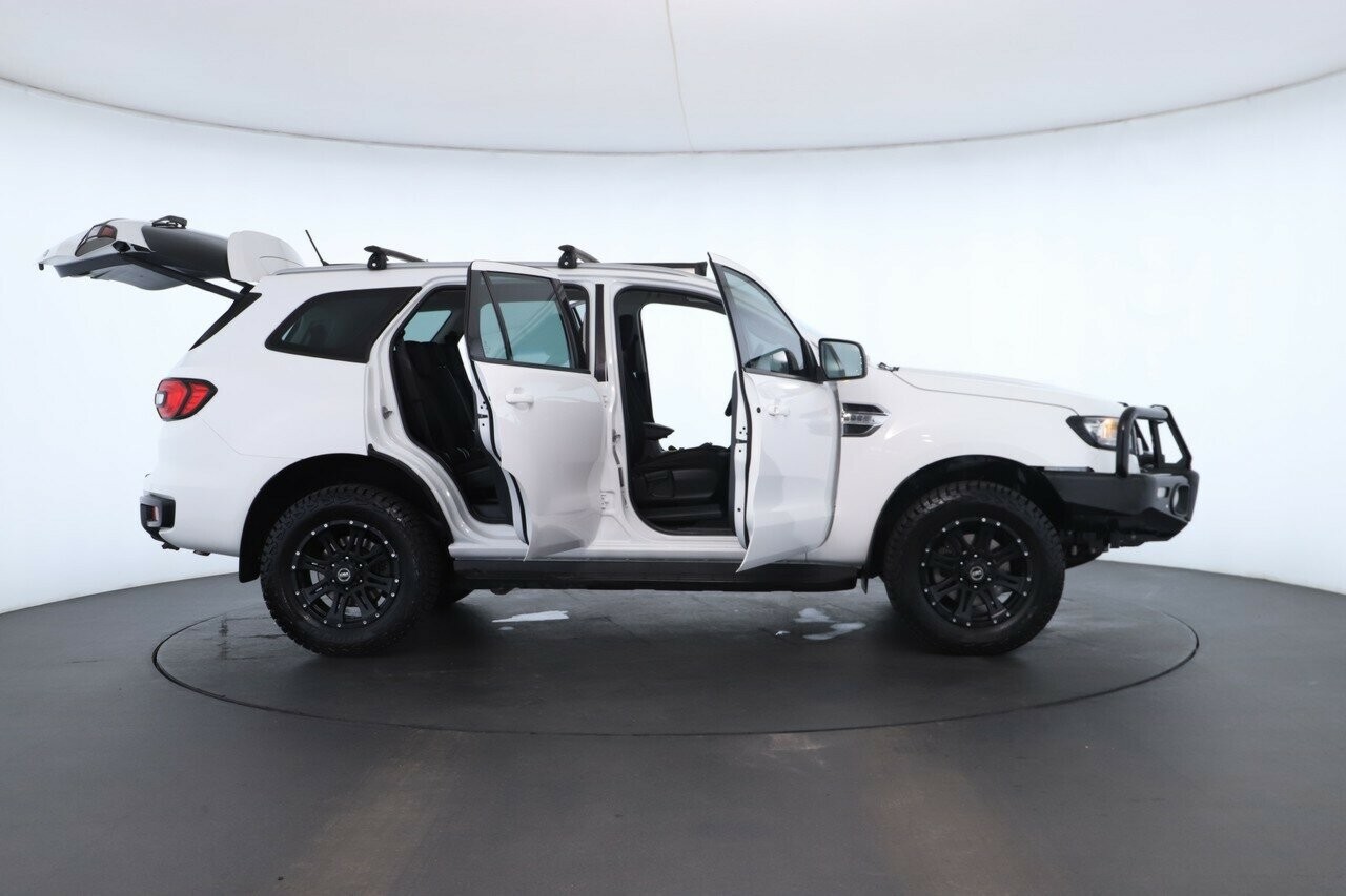 Ford Everest image 2