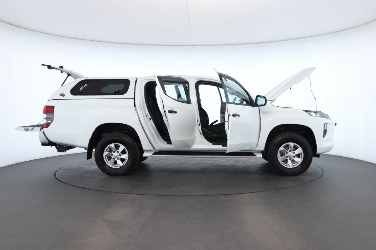 Mitsubishi Triton image 2