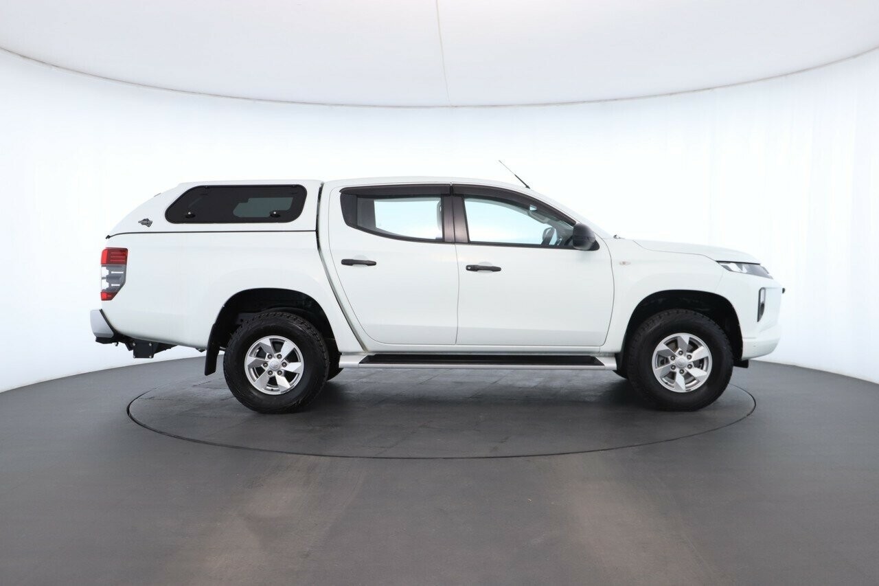 Mitsubishi Triton image 3