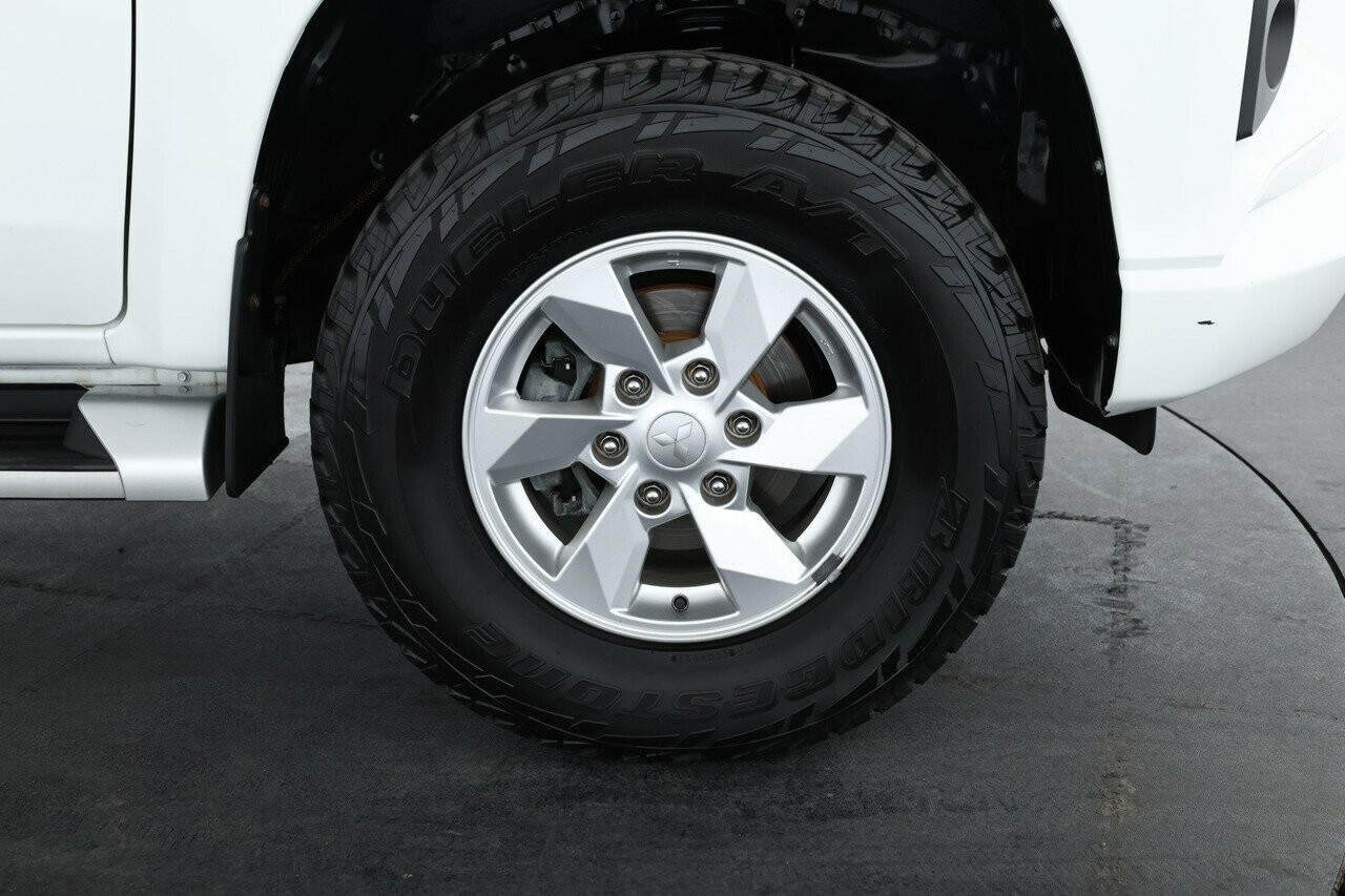 Mitsubishi Triton image 4