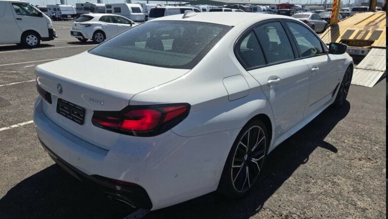 BMW 5 Series image 2