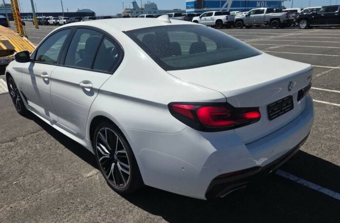 BMW 5 Series image 3