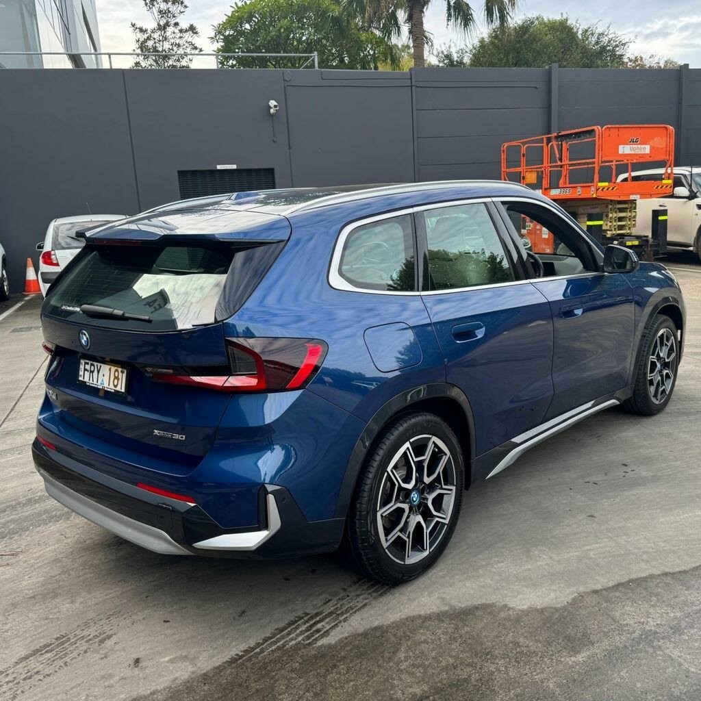 BMW Ix1 image 3