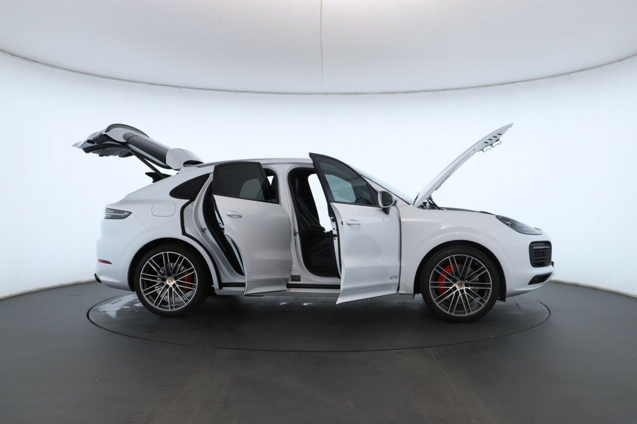 Porsche Cayenne image 2