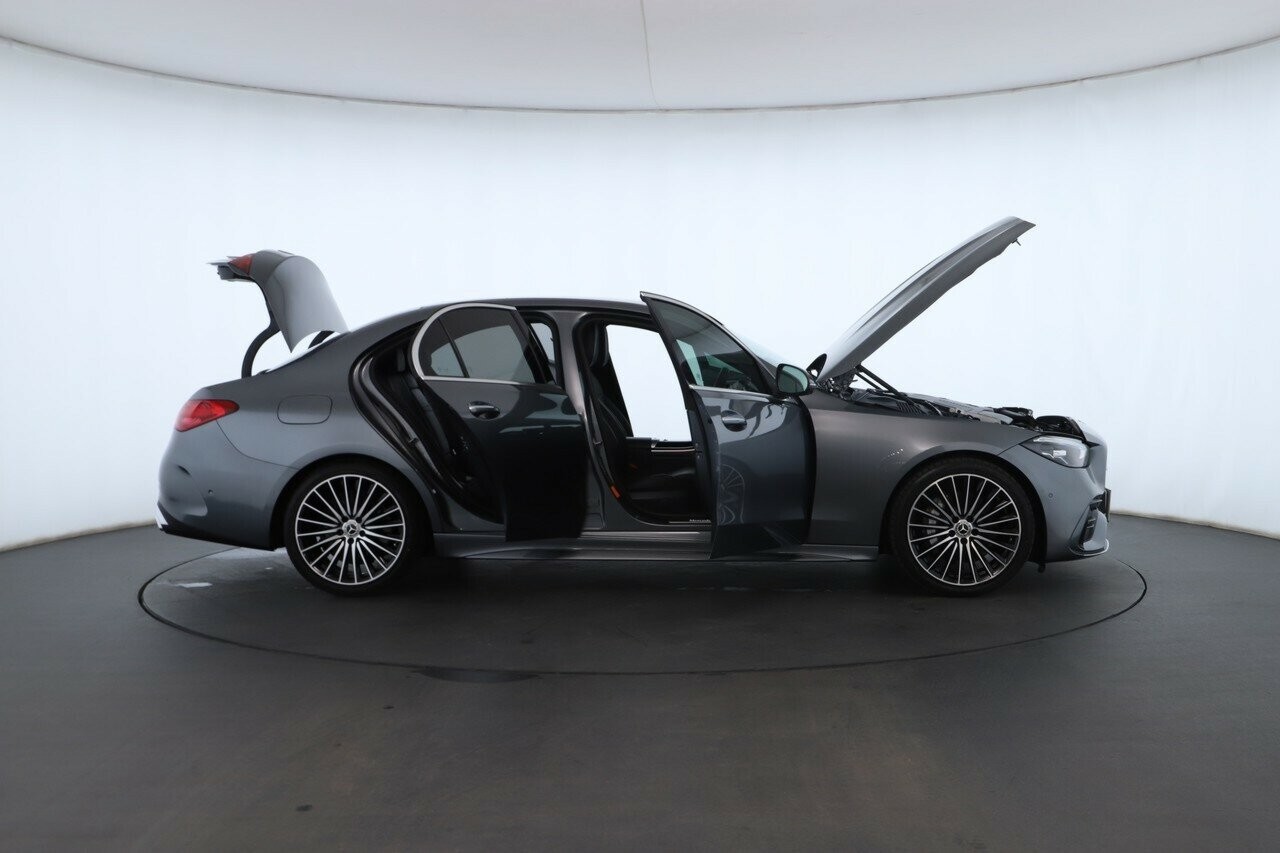 Mercedes Benz C-class image 2