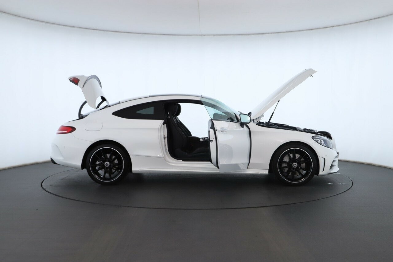 Mercedes Benz C-class image 2