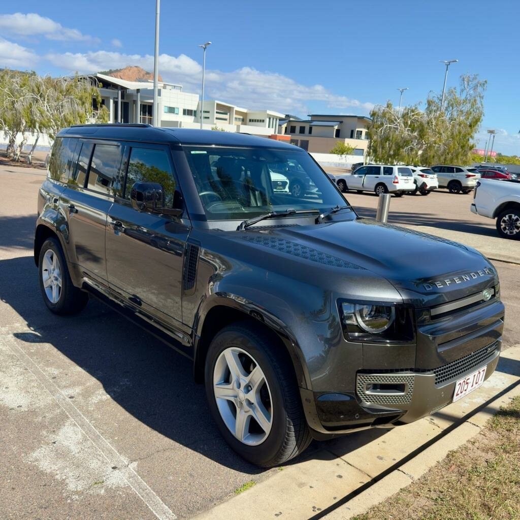 Land Rover Defender image 2