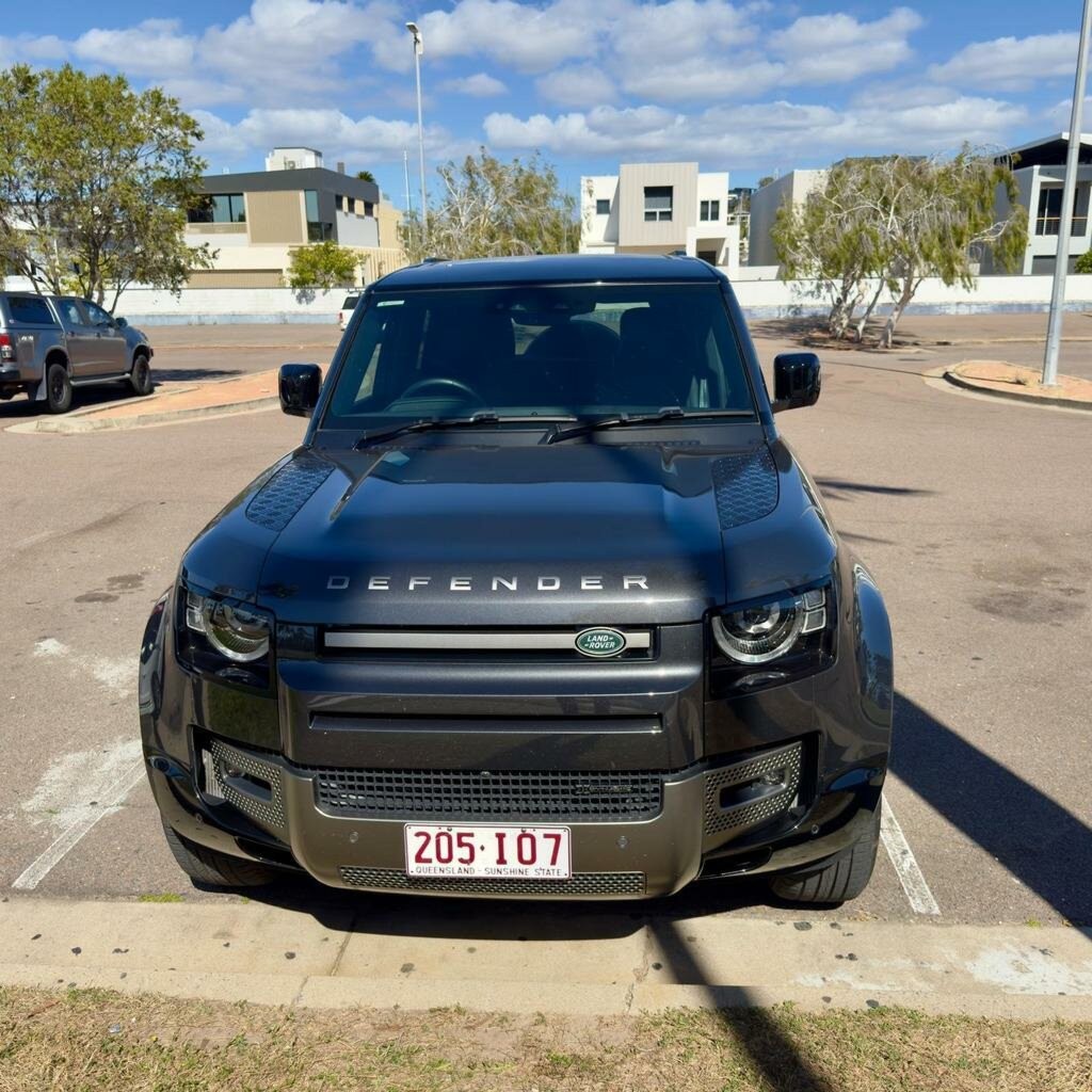 Land Rover Defender image 3