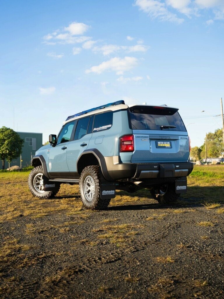 Toyota Landcruiser Prado image 4