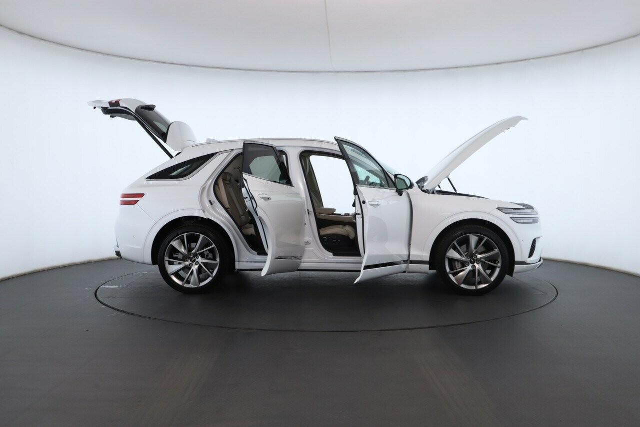 Genesis Gv70 image 2