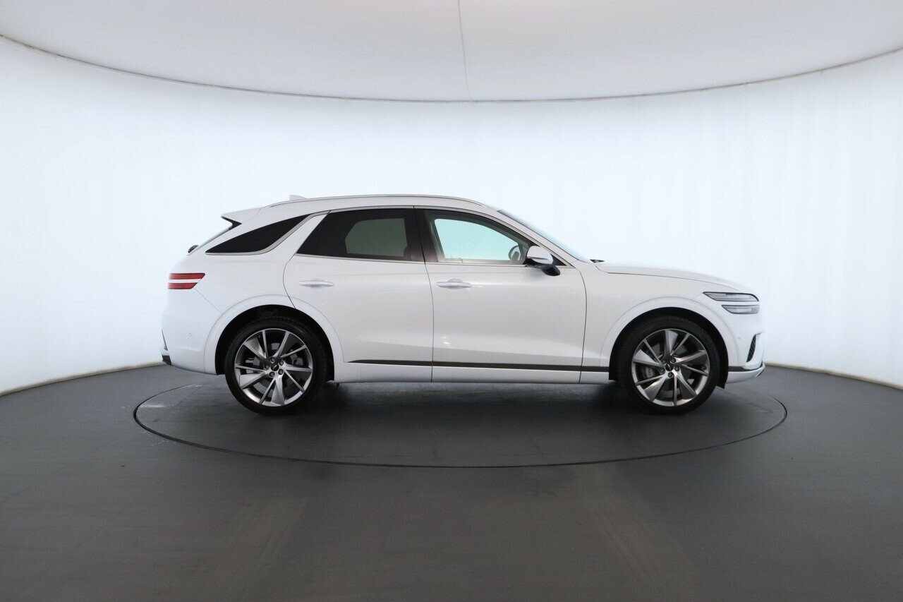 Genesis Gv70 image 3