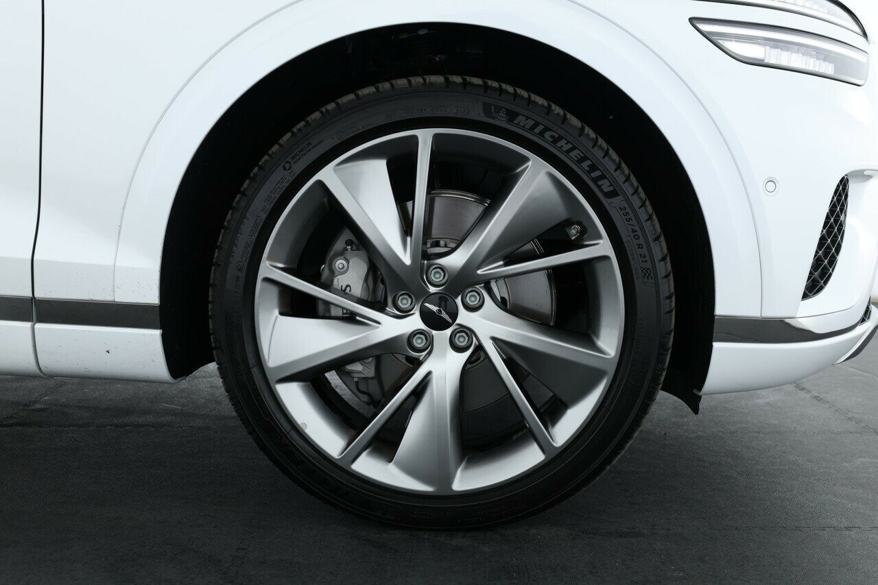 Genesis Gv70 image 4