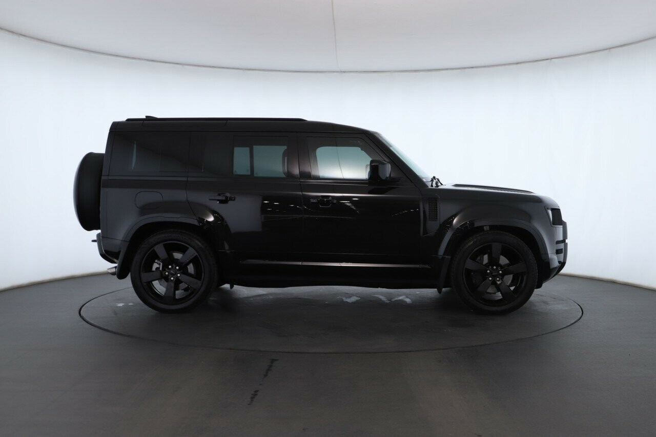 Land Rover Defender image 3