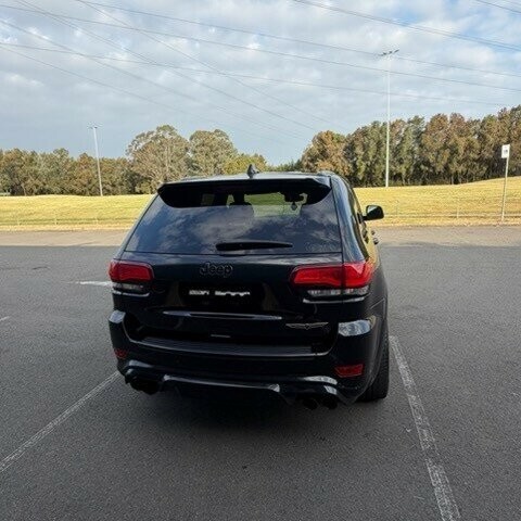 Jeep Grand Cherokee image 4