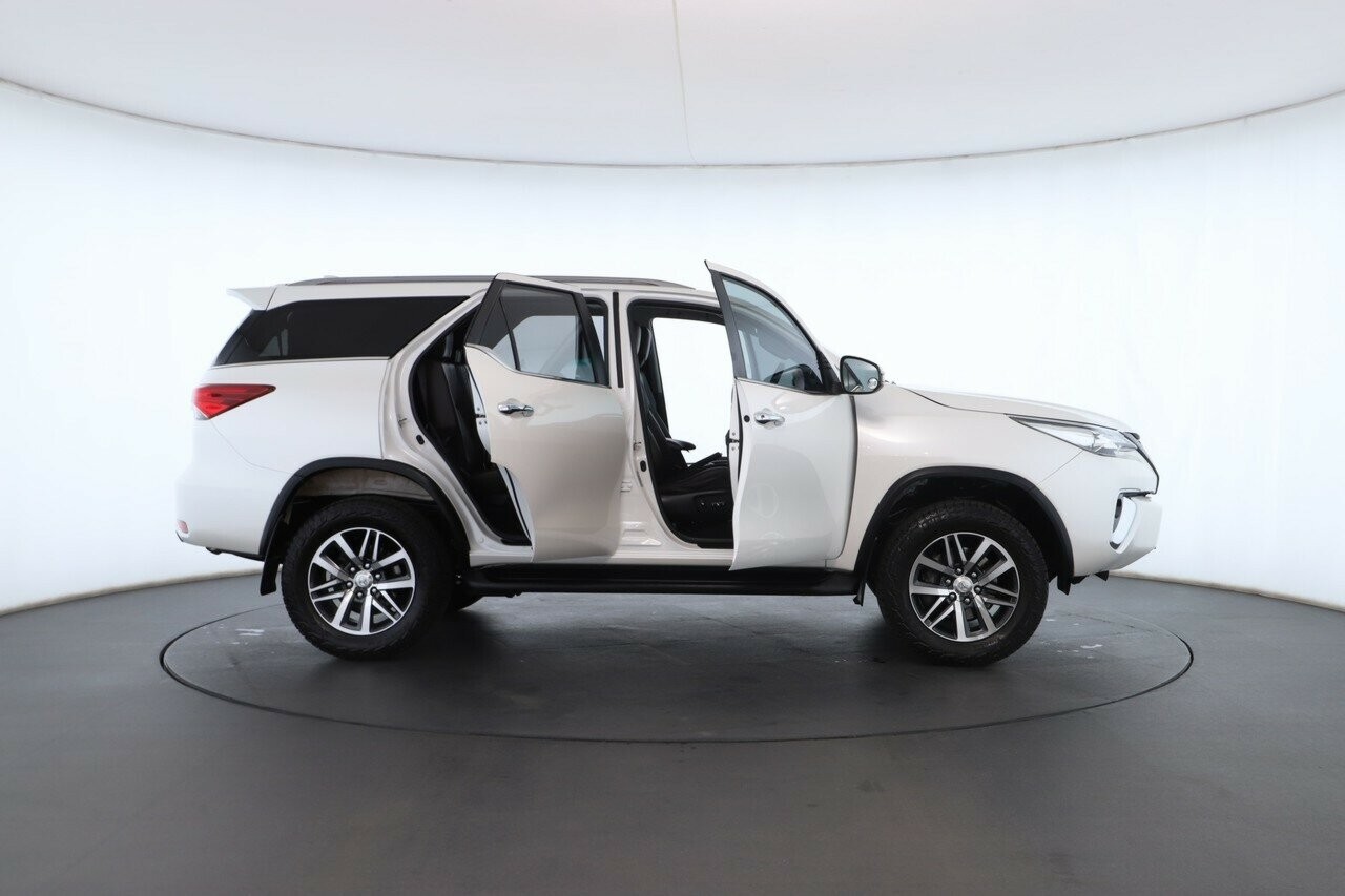 Toyota Fortuner image 2