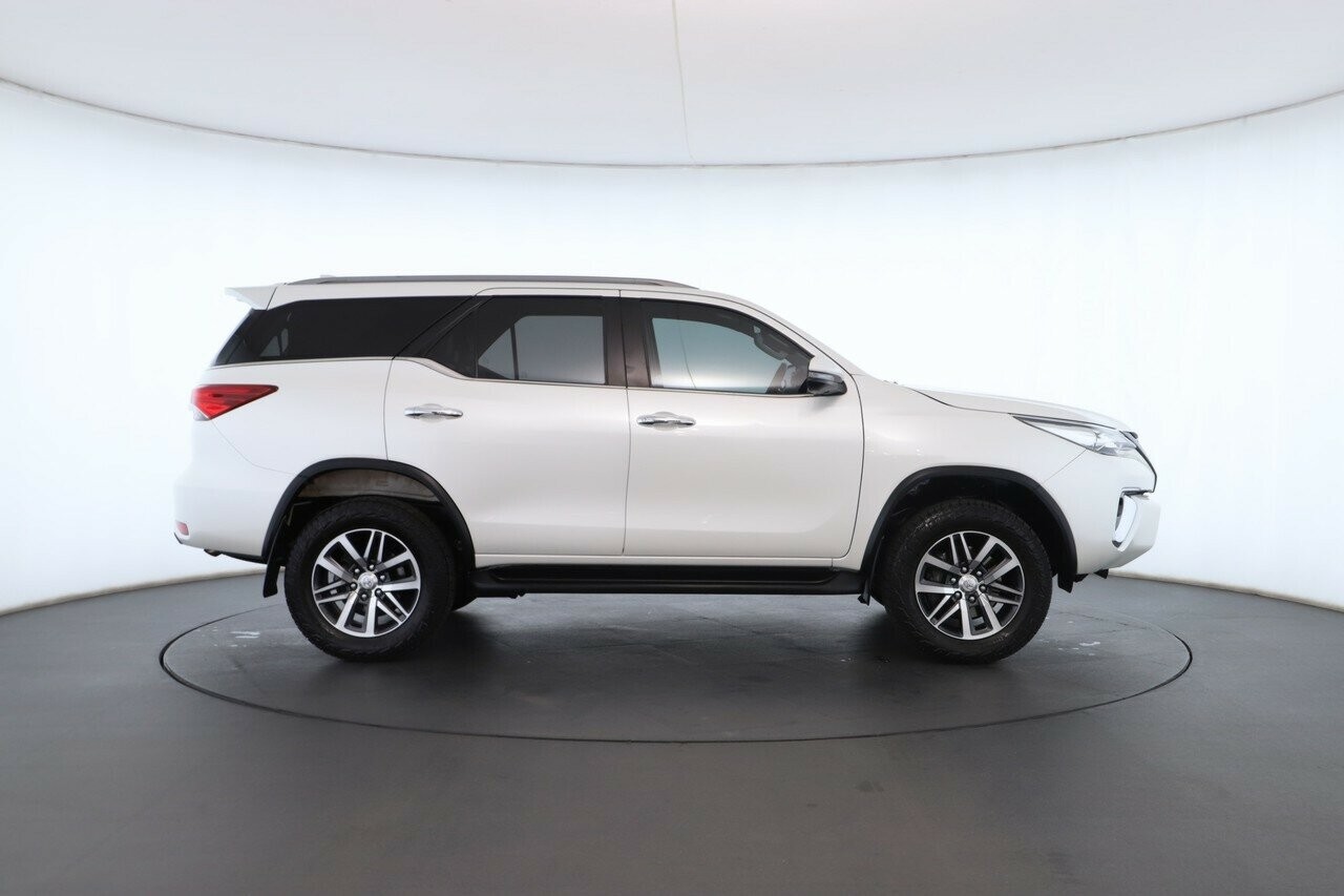 Toyota Fortuner image 3
