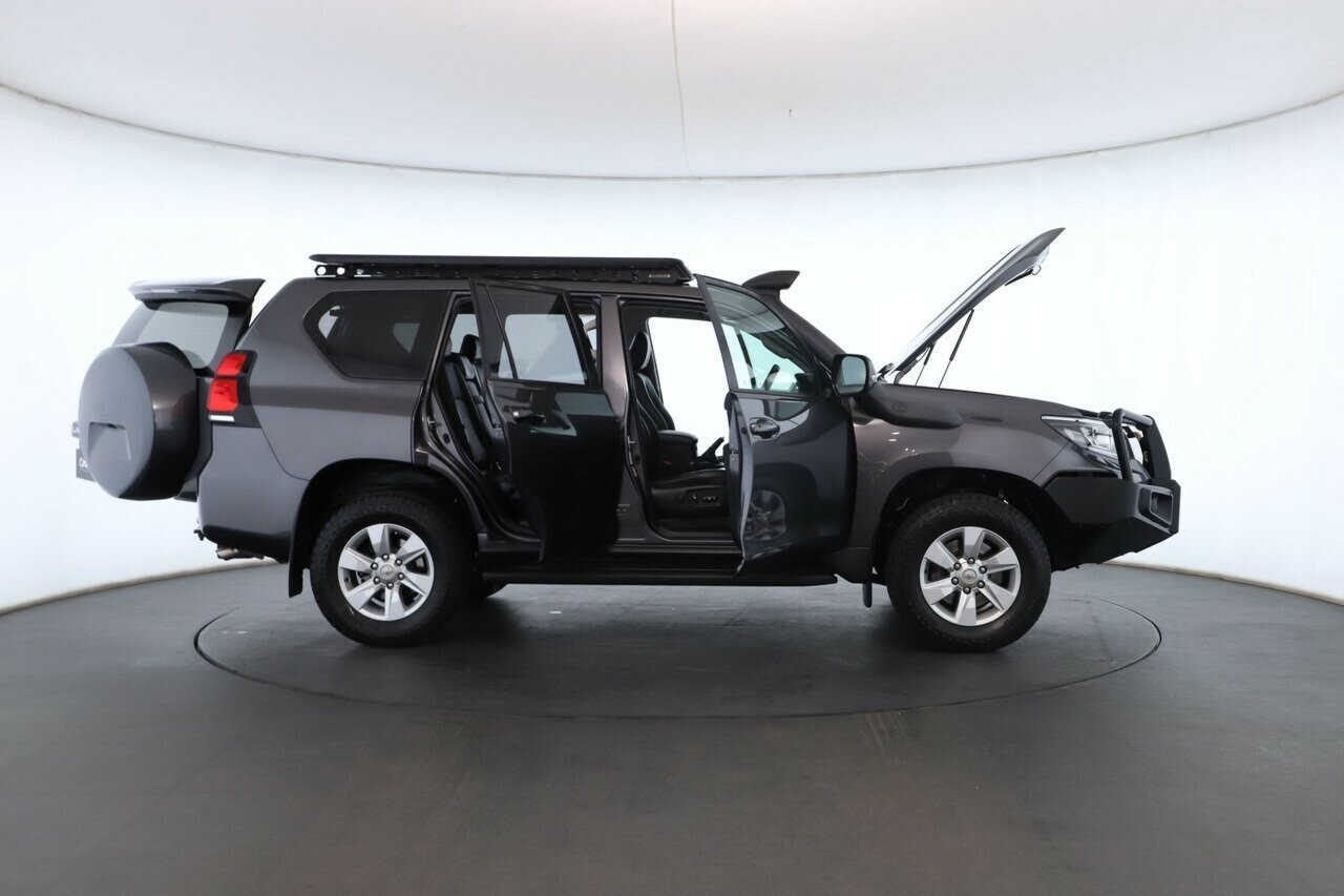 Toyota Landcruiser Prado image 2