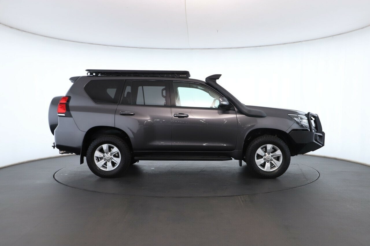 Toyota Landcruiser Prado image 3
