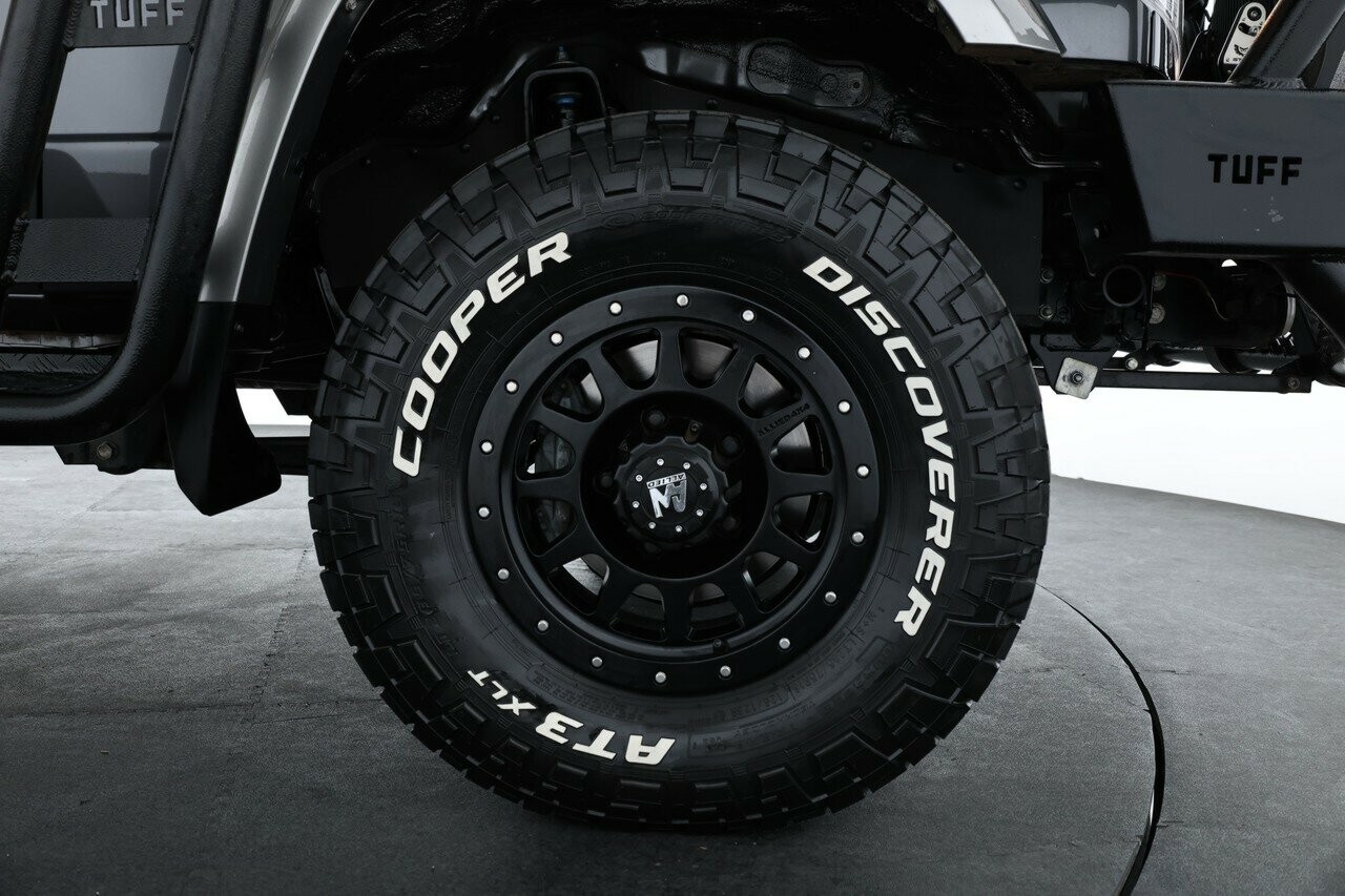 Toyota Landcruiser image 2