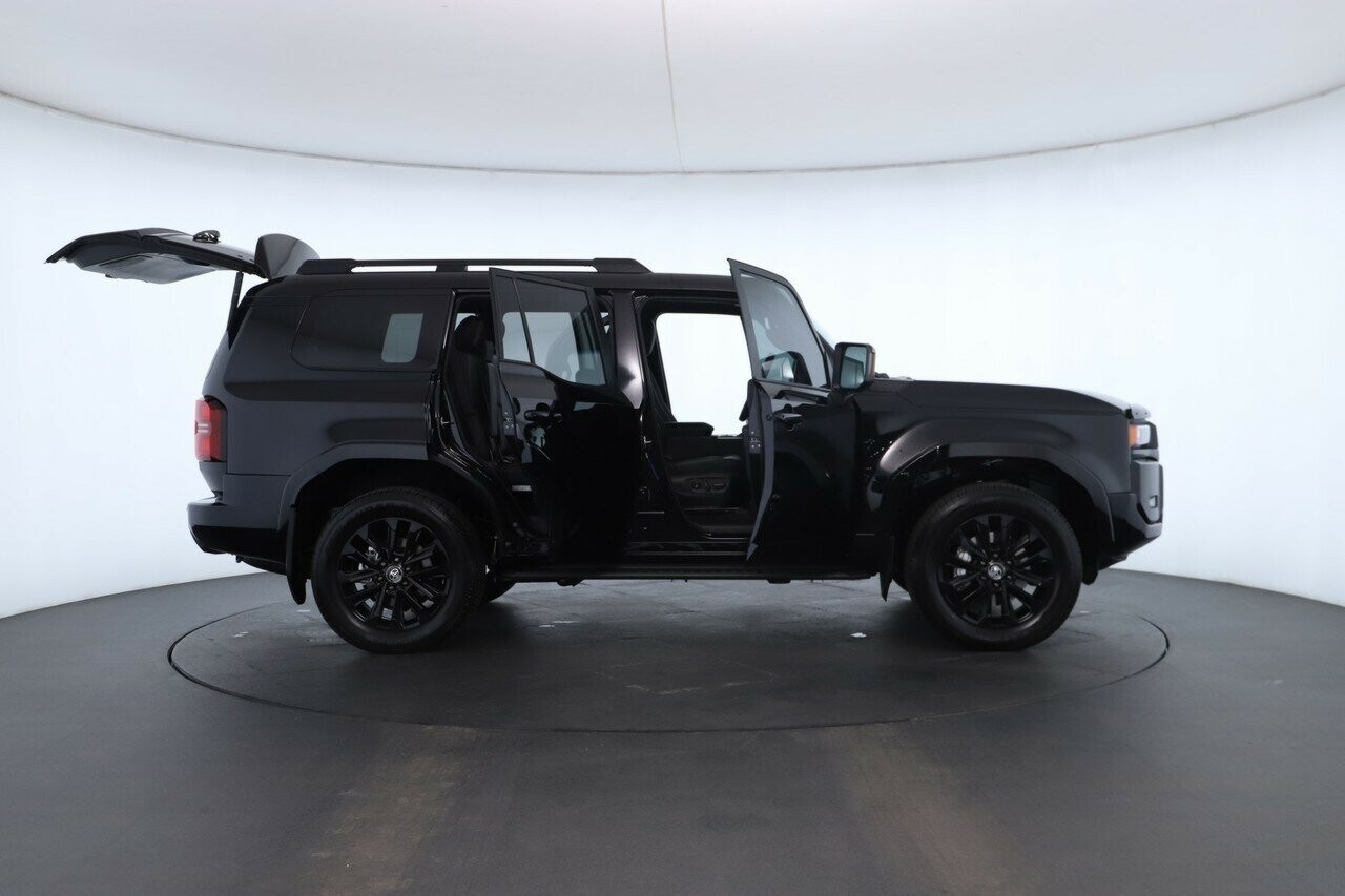 Toyota Landcruiser Prado image 2