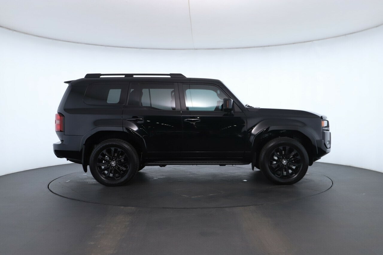 Toyota Landcruiser Prado image 3