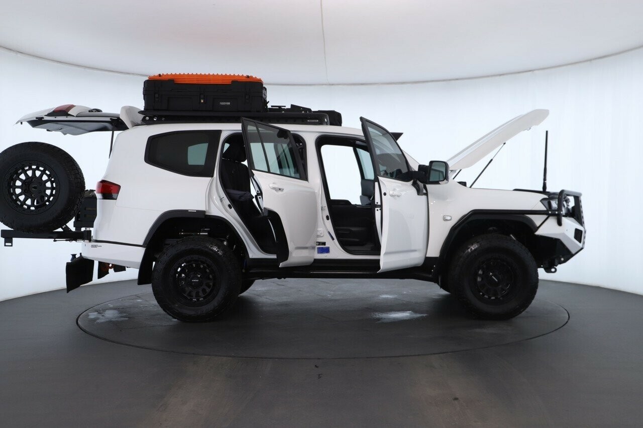 Toyota Landcruiser image 2