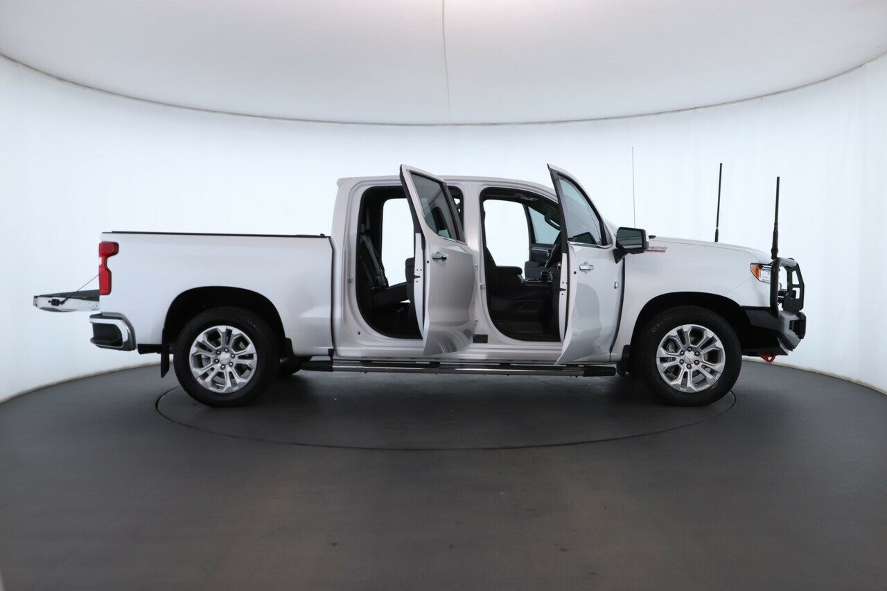 Chevrolet Silverado image 2