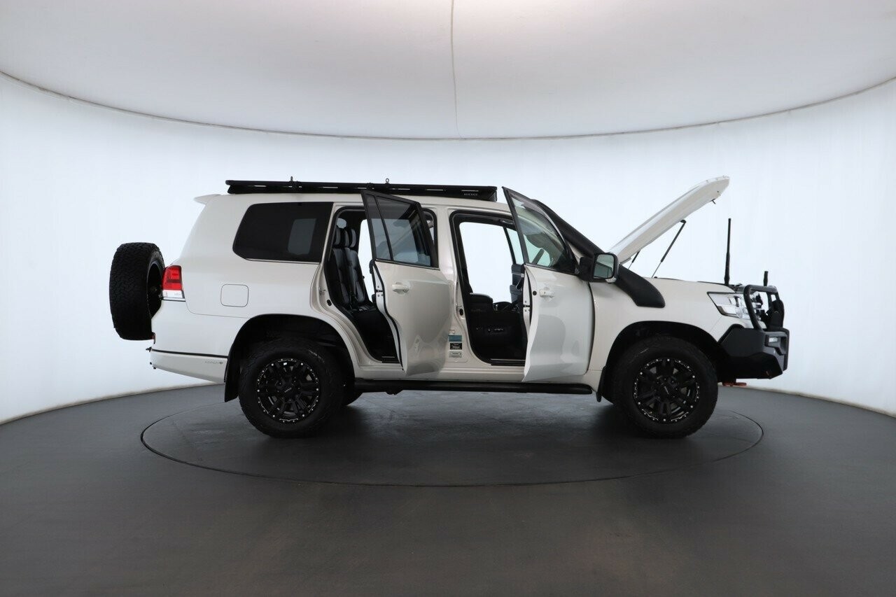 Toyota Landcruiser image 2