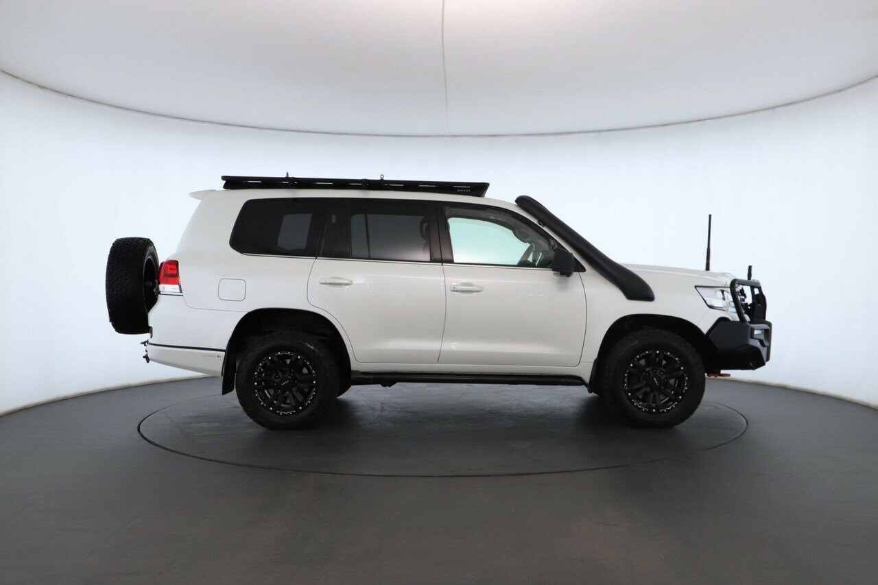 Toyota Landcruiser image 3