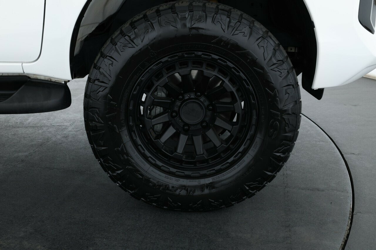 Toyota Hilux image 4