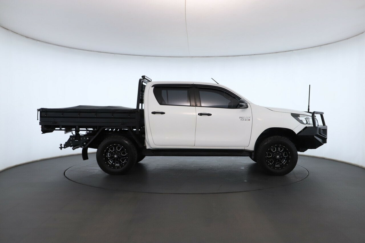 Toyota Hilux image 2