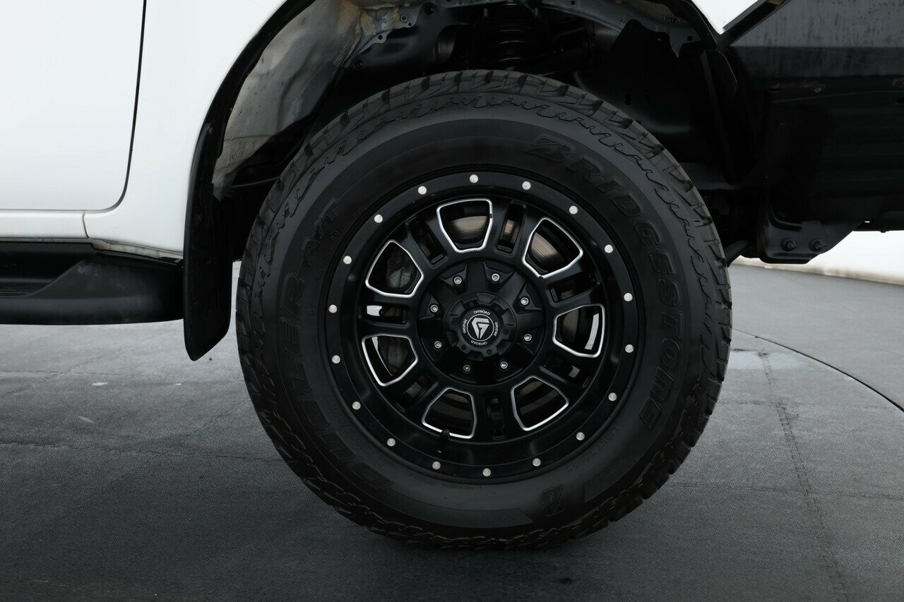 Toyota Hilux image 3