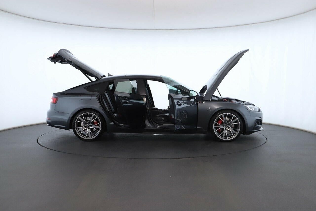 Audi S5 image 2