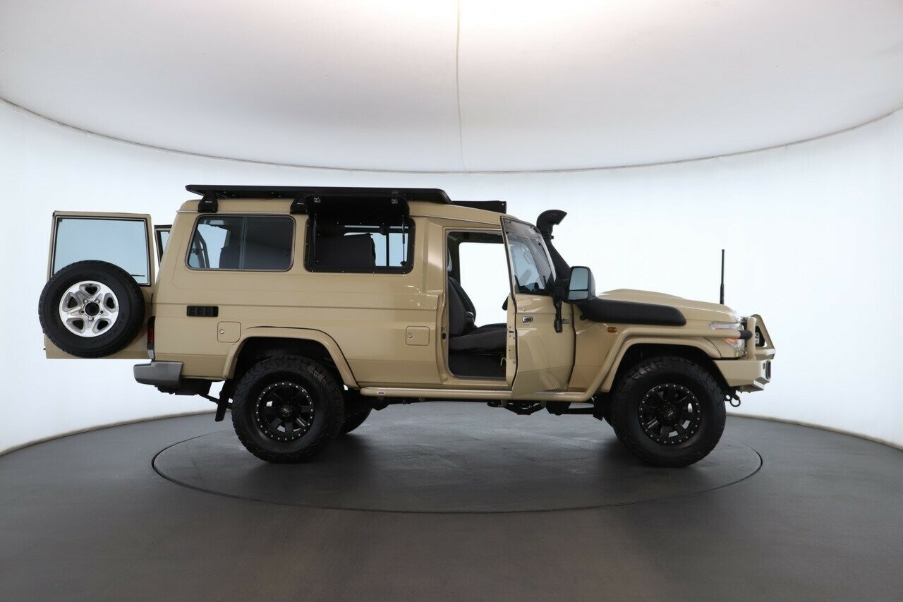 Toyota Landcruiser image 2
