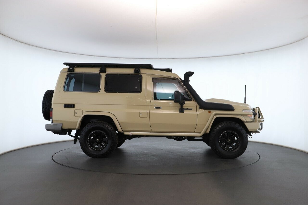 Toyota Landcruiser image 3