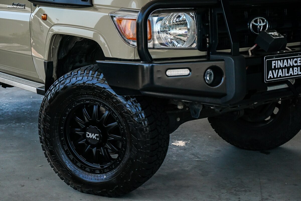 Toyota Landcruiser image 2