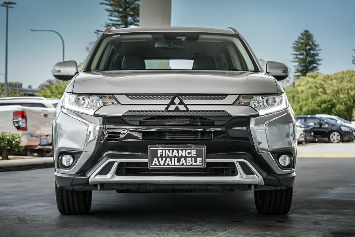 Mitsubishi Outlander image 3