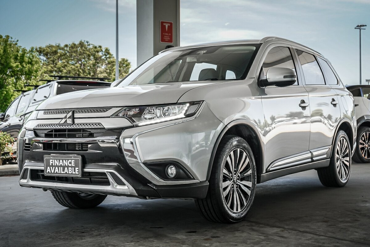 Mitsubishi Outlander image 4