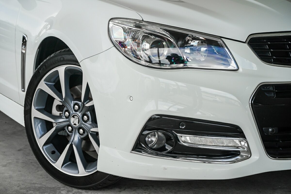 Holden Commodore image 2