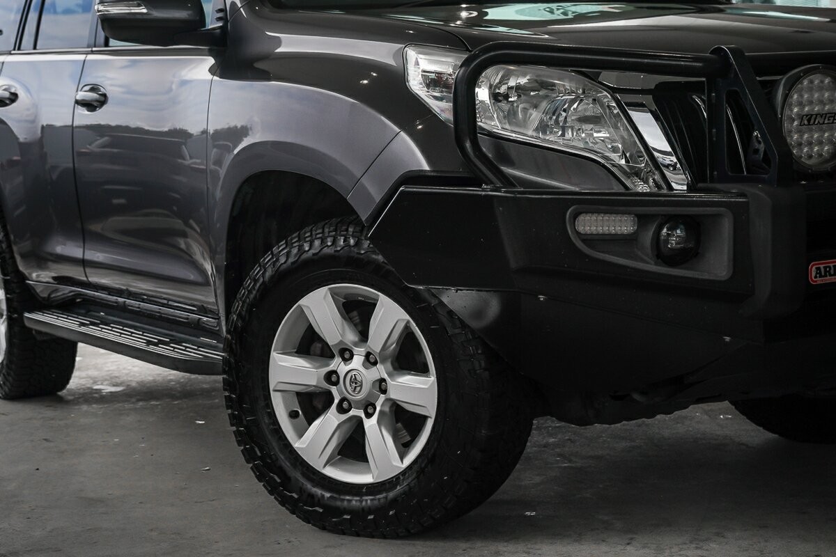 Toyota Landcruiser Prado image 2