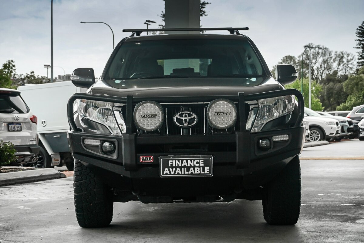 Toyota Landcruiser Prado image 3
