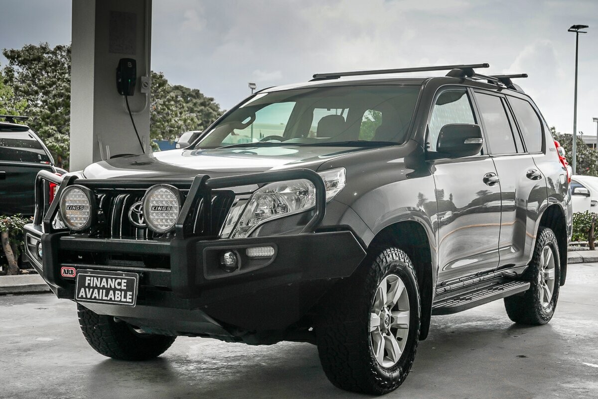 Toyota Landcruiser Prado image 4