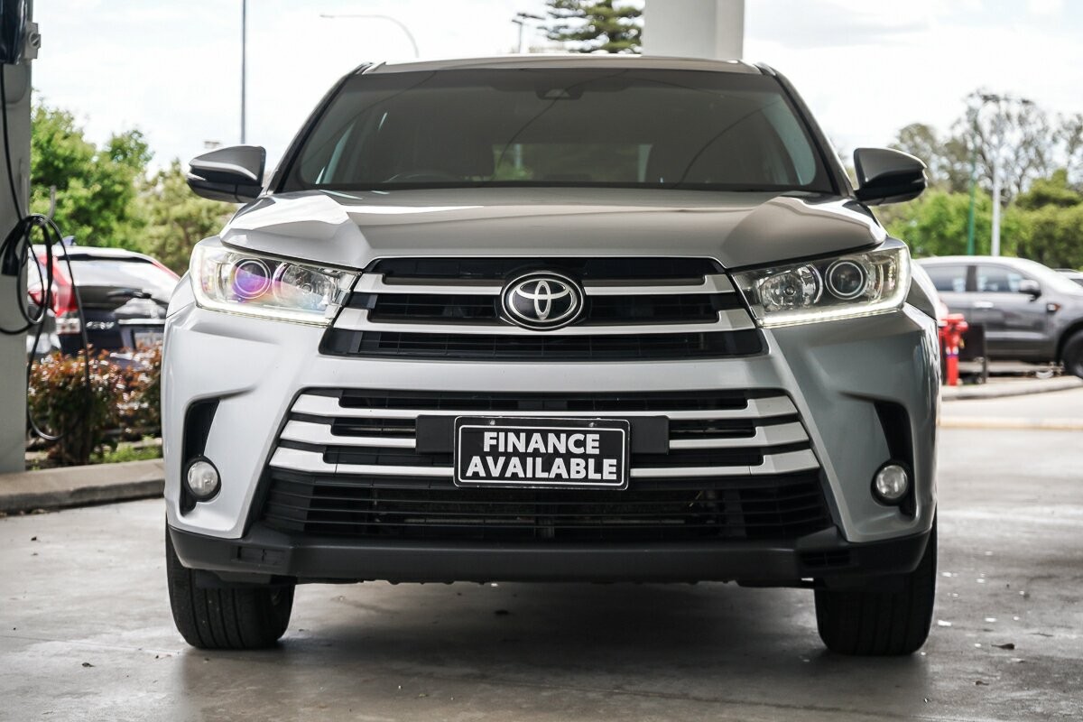 Toyota Kluger image 3