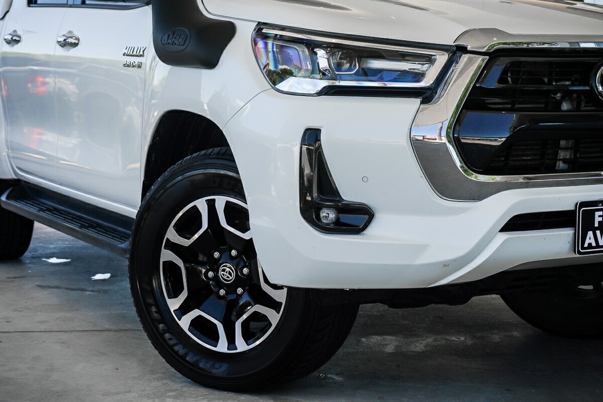 Toyota Hilux image 2
