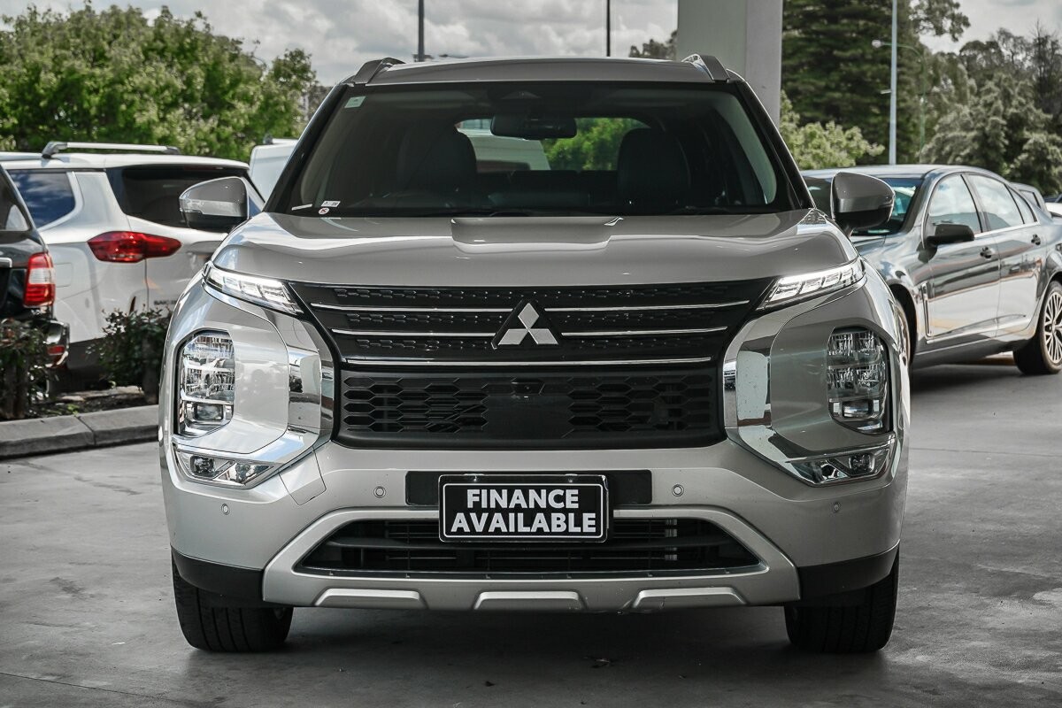 Mitsubishi Outlander image 3