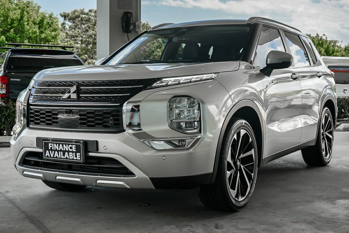 Mitsubishi Outlander image 4