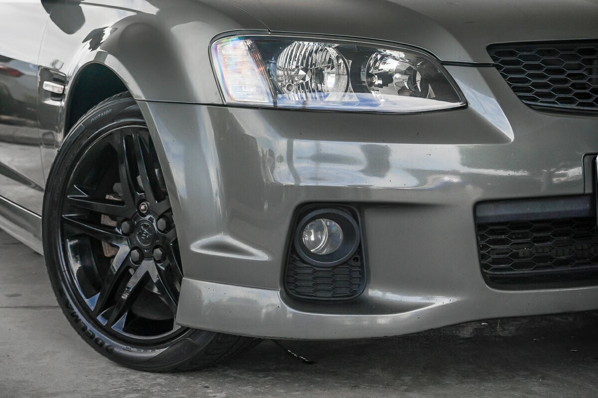 Holden Commodore image 2